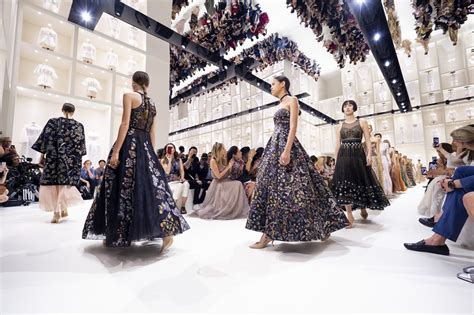 défilé dior automne hiver 2018 2019|Les 8 choses à retenir du défilé Dior haute couture automne.